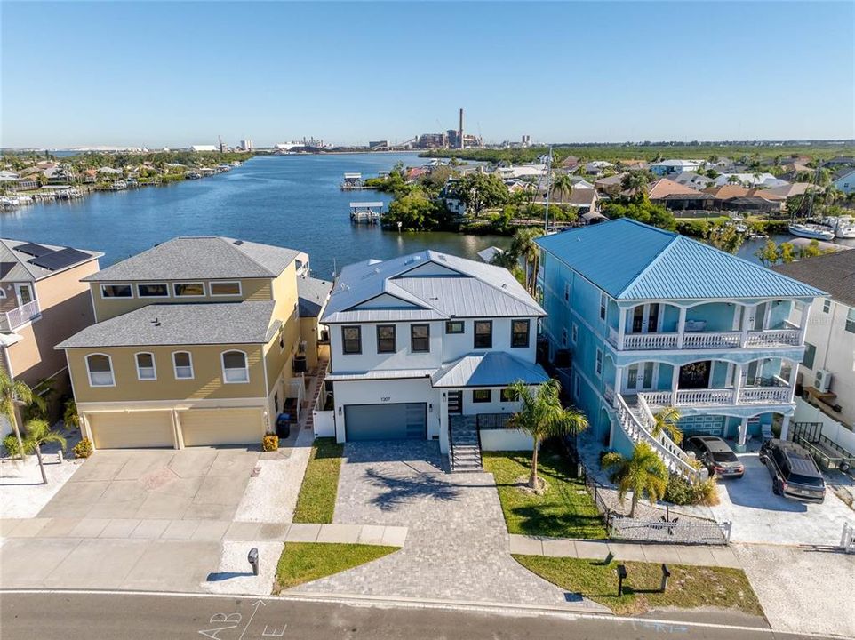 For Sale: $1,850,000 (4 beds, 4 baths, 2888 Square Feet)