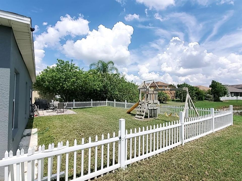 На продажу: $375,000 (4 спален, 2 ванн, 1720 Квадратных фут)