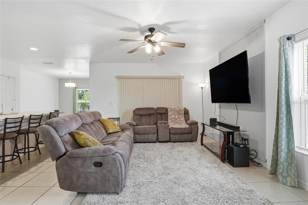 待售: $279,990 (4 贝兹, 3 浴室, 2014 平方英尺)