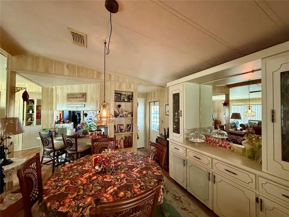 For Sale: $129,900 (2 beds, 2 baths, 1440 Square Feet)