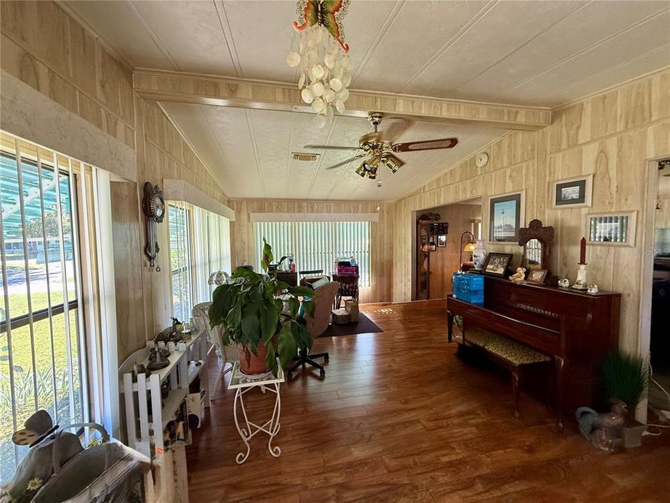 For Sale: $129,900 (2 beds, 2 baths, 1440 Square Feet)