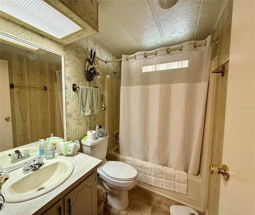 For Sale: $129,900 (2 beds, 2 baths, 1440 Square Feet)