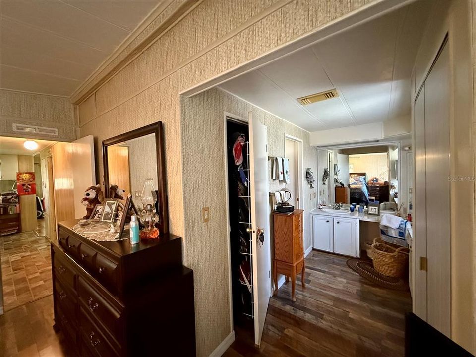 For Sale: $129,900 (2 beds, 2 baths, 1440 Square Feet)