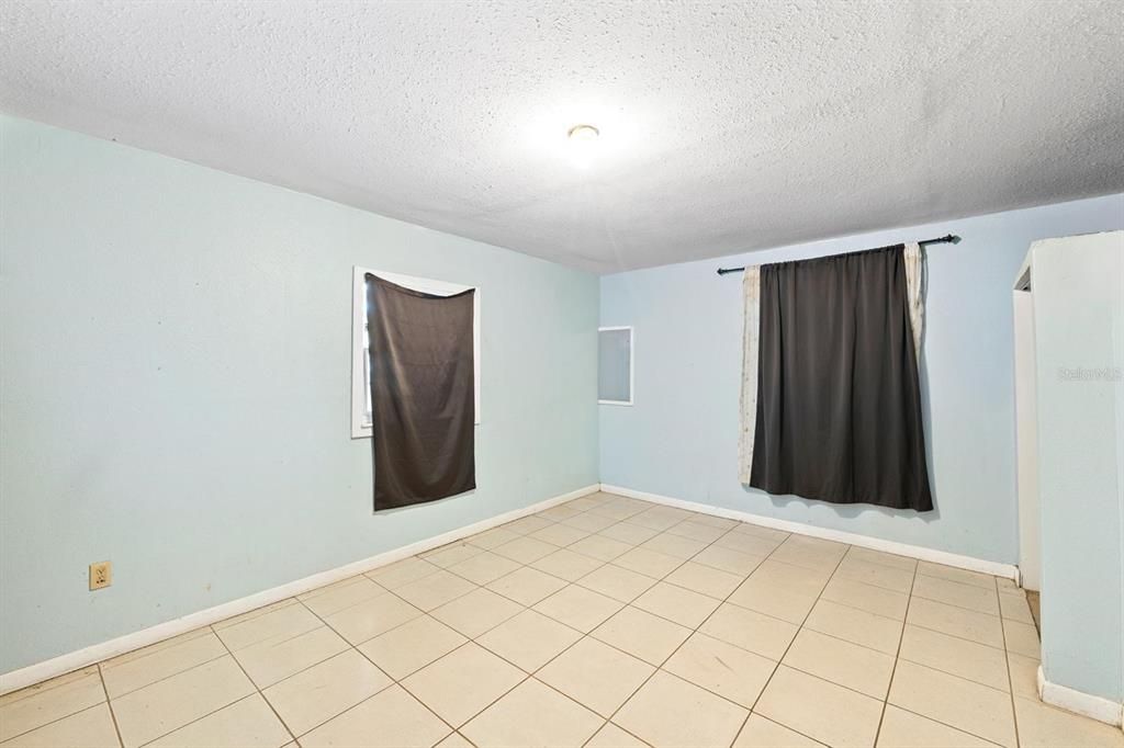 Active With Contract: $199,999 (3 beds, 2 baths, 1144 Square Feet)