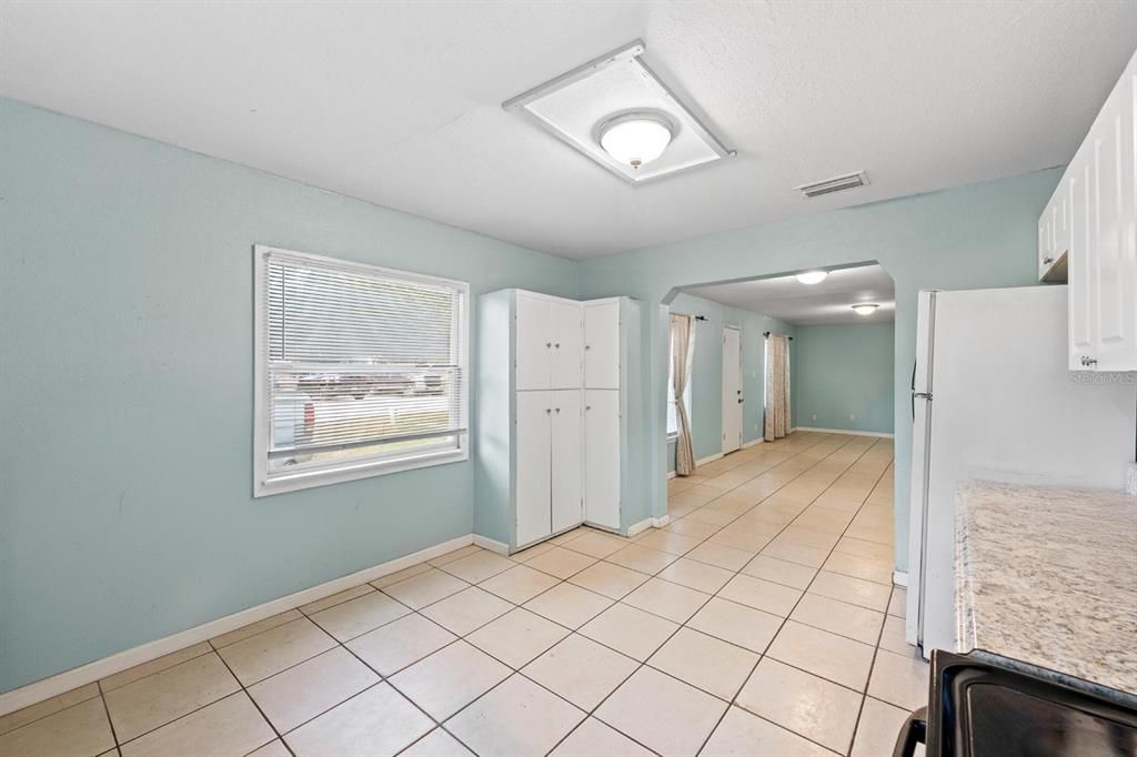 Active With Contract: $199,999 (3 beds, 2 baths, 1144 Square Feet)