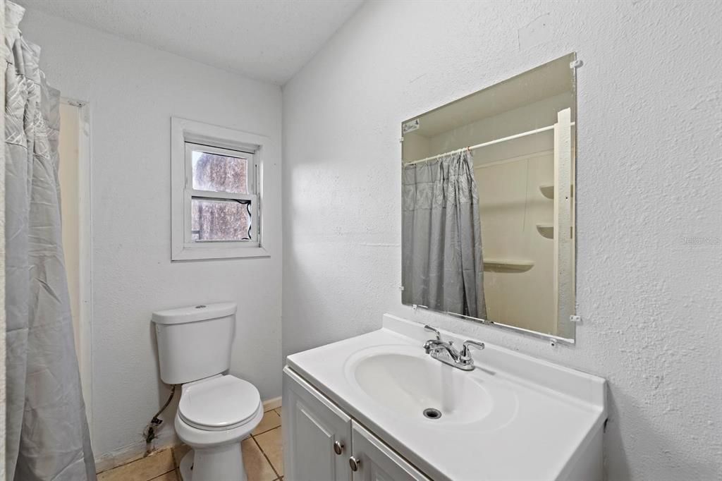 Active With Contract: $199,999 (3 beds, 2 baths, 1144 Square Feet)