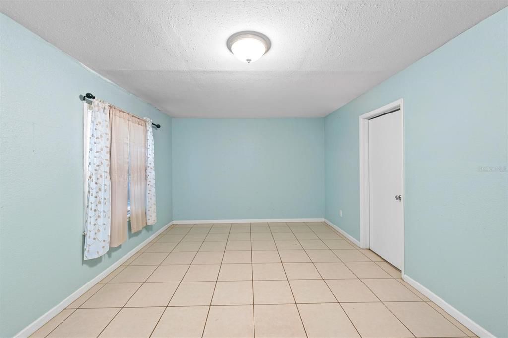 Active With Contract: $199,999 (3 beds, 2 baths, 1144 Square Feet)