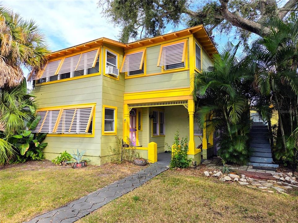 For Rent: $2,100 (3 beds, 1 baths, 850 Square Feet)