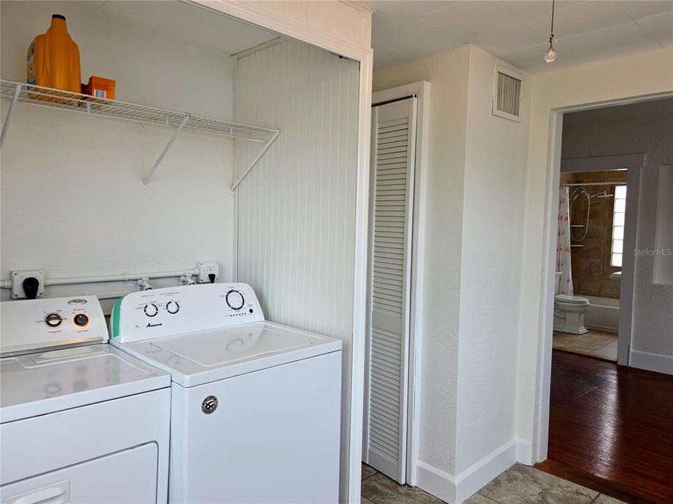 For Rent: $2,100 (3 beds, 1 baths, 850 Square Feet)