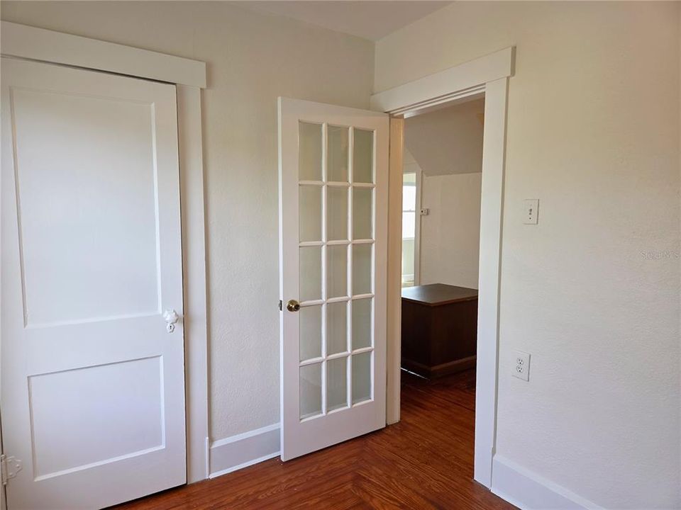 For Rent: $2,100 (3 beds, 1 baths, 850 Square Feet)