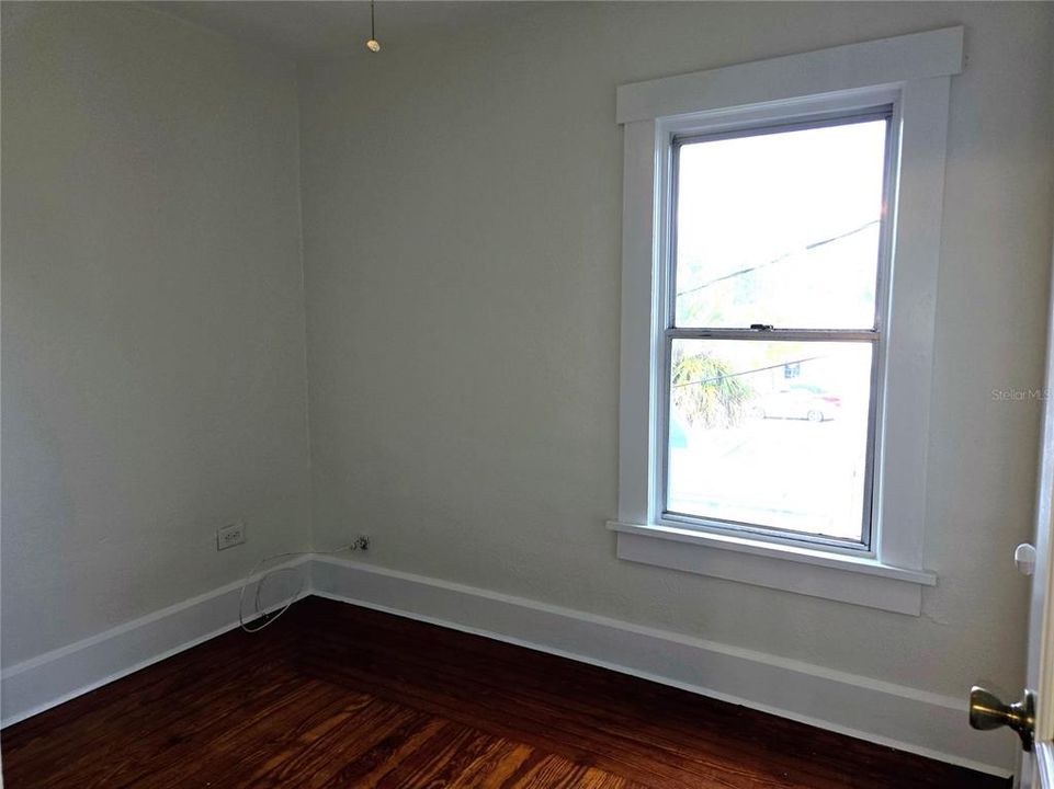 For Rent: $2,100 (3 beds, 1 baths, 850 Square Feet)