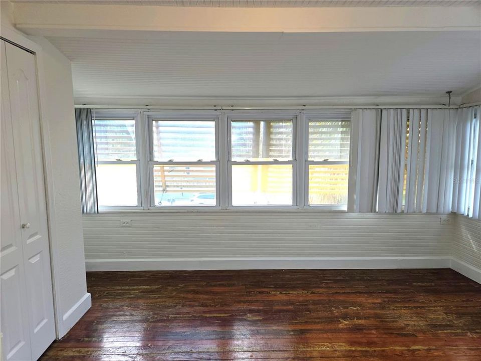 For Rent: $2,100 (3 beds, 1 baths, 850 Square Feet)