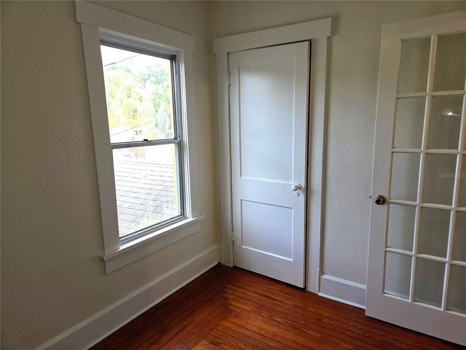 For Rent: $2,100 (3 beds, 1 baths, 850 Square Feet)