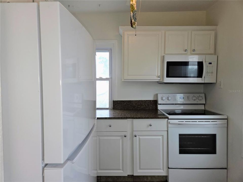 For Rent: $2,100 (3 beds, 1 baths, 850 Square Feet)