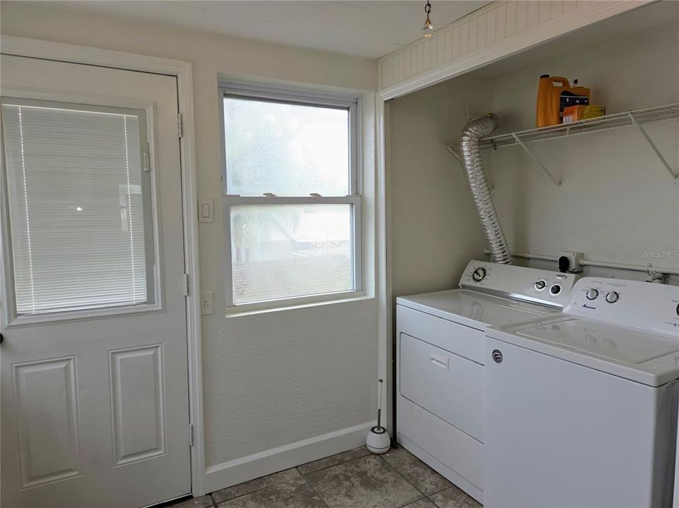 For Rent: $2,100 (3 beds, 1 baths, 850 Square Feet)