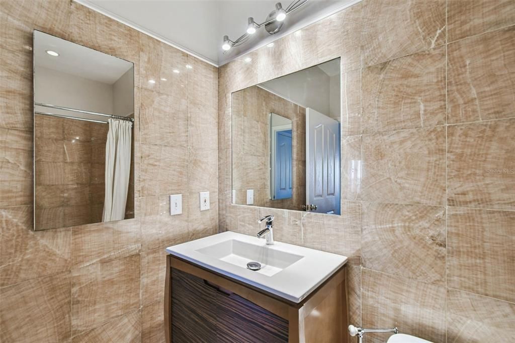 En Venta: $325,000 (2 camas, 2 baños, 968 Pies cuadrados)