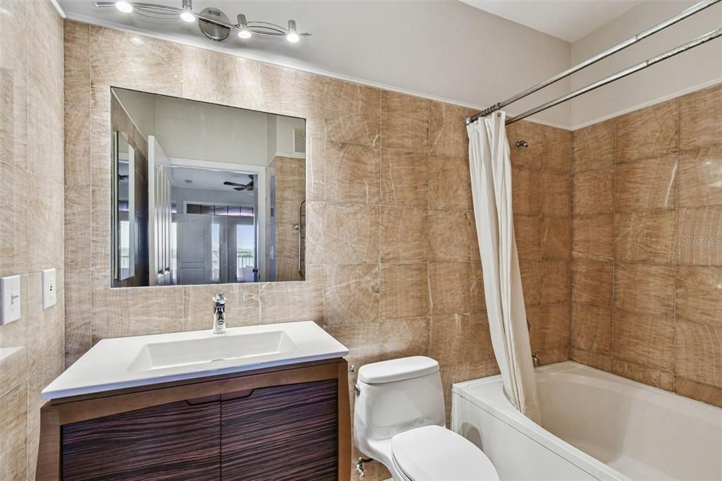 En Venta: $325,000 (2 camas, 2 baños, 968 Pies cuadrados)