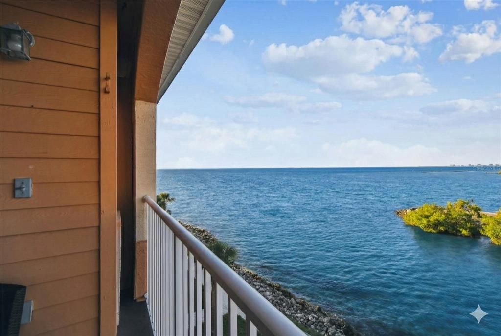 En Venta: $325,000 (2 camas, 2 baños, 968 Pies cuadrados)