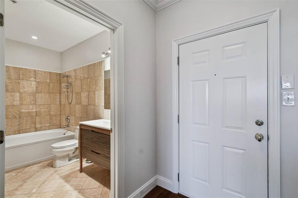 En Venta: $325,000 (2 camas, 2 baños, 968 Pies cuadrados)