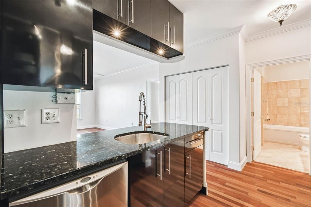 En Venta: $325,000 (2 camas, 2 baños, 968 Pies cuadrados)