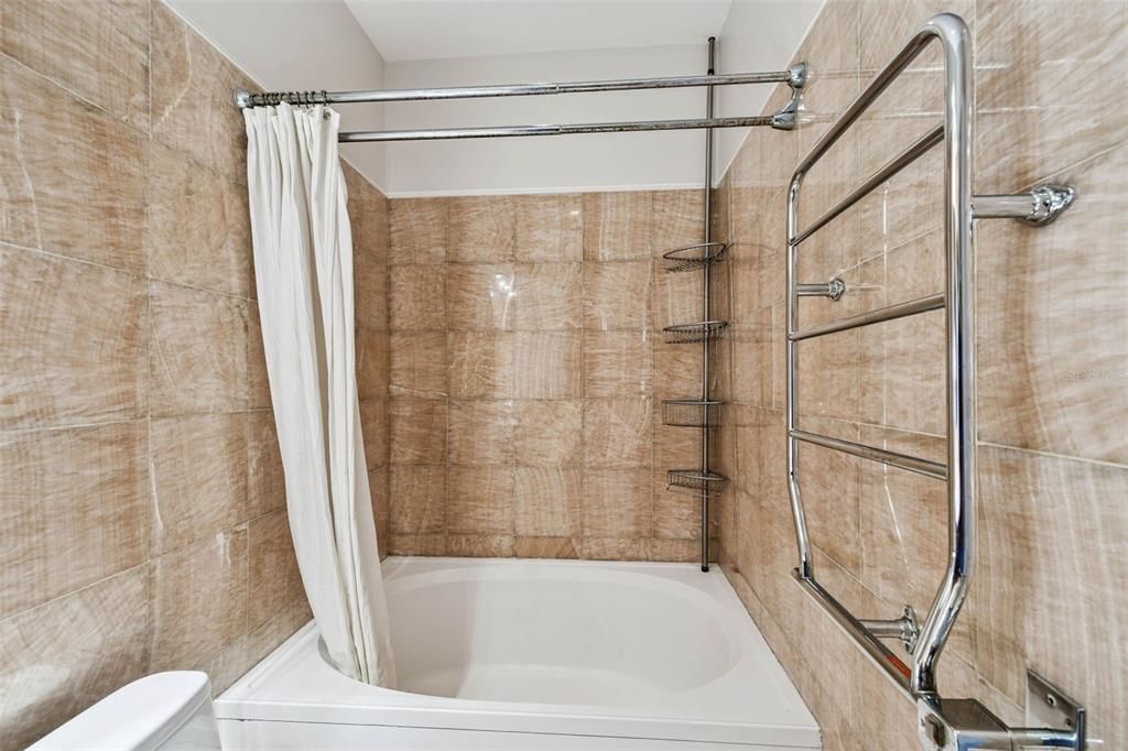 En Venta: $325,000 (2 camas, 2 baños, 968 Pies cuadrados)