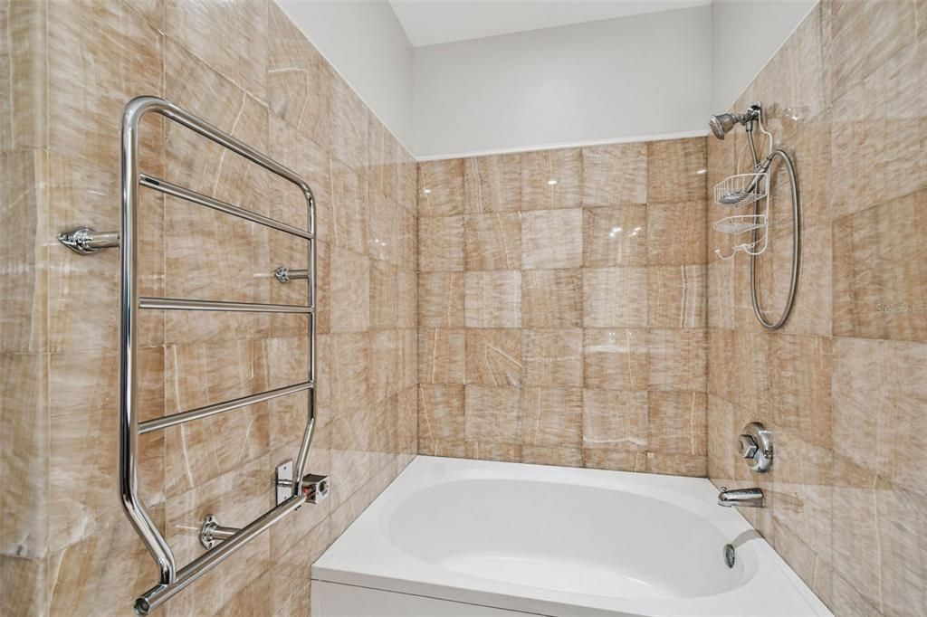 En Venta: $325,000 (2 camas, 2 baños, 968 Pies cuadrados)