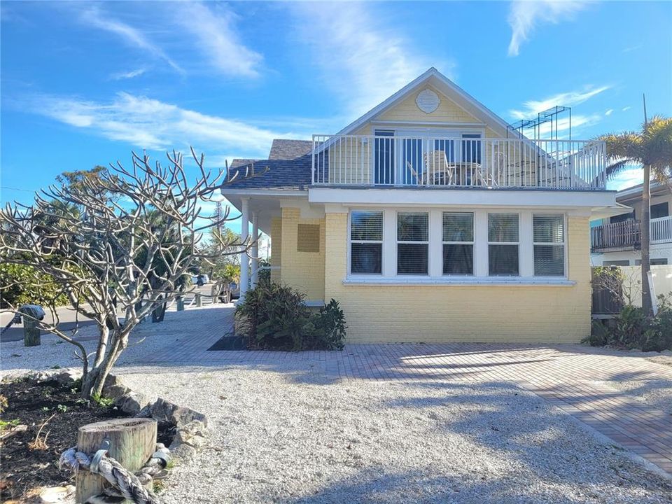 出租: $4,400 (3 贝兹, 2 浴室, 1807 平方英尺)