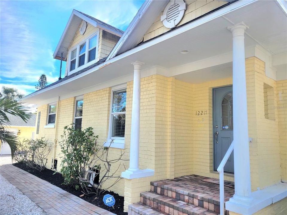 出租: $4,400 (3 贝兹, 2 浴室, 1807 平方英尺)