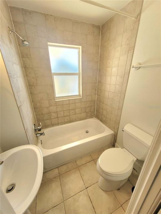 出租: $4,400 (3 贝兹, 2 浴室, 1807 平方英尺)