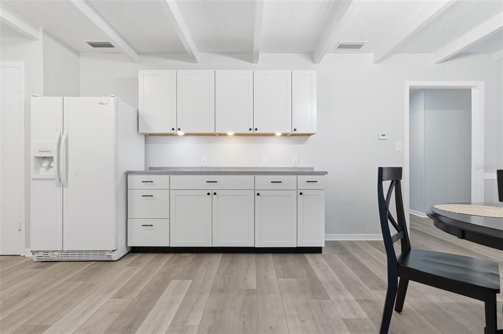 待售: $345,000 (3 贝兹, 2 浴室, 1636 平方英尺)