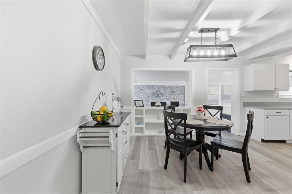 待售: $345,000 (3 贝兹, 2 浴室, 1636 平方英尺)