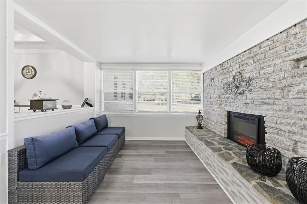 待售: $345,000 (3 贝兹, 2 浴室, 1636 平方英尺)