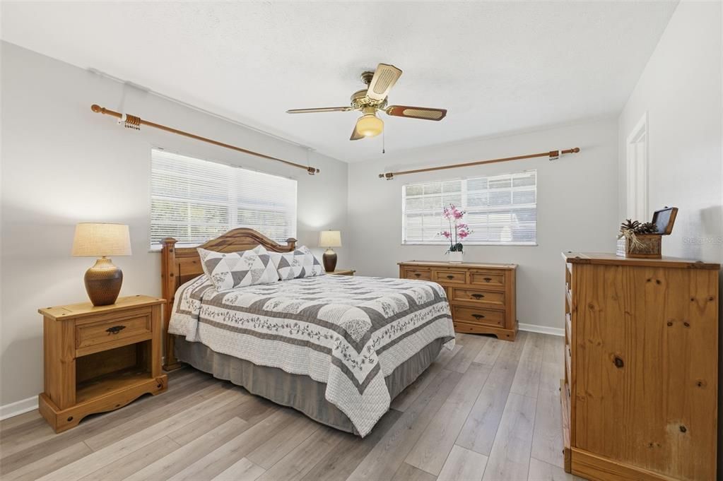 待售: $345,000 (3 贝兹, 2 浴室, 1636 平方英尺)