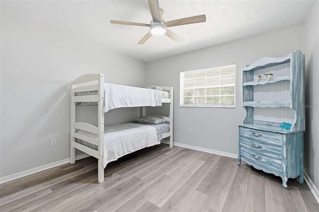 待售: $345,000 (3 贝兹, 2 浴室, 1636 平方英尺)