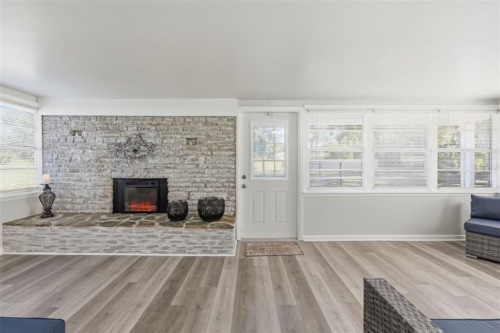 待售: $345,000 (3 贝兹, 2 浴室, 1636 平方英尺)