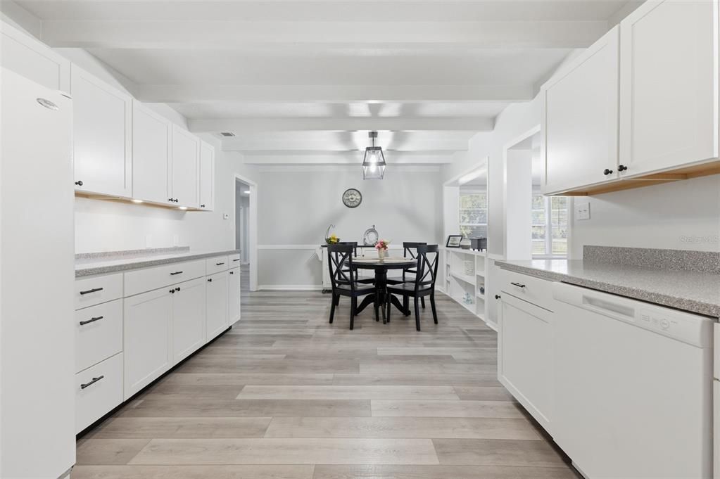 待售: $345,000 (3 贝兹, 2 浴室, 1636 平方英尺)