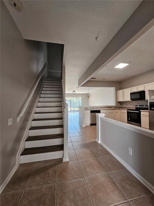 На продажу: $300,000 (3 спален, 2 ванн, 1682 Квадратных фут)