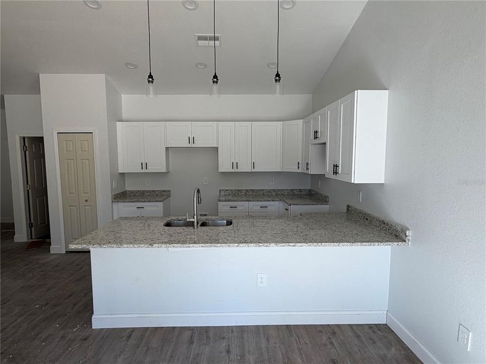 На продажу: $310,000 (3 спален, 2 ванн, 1398 Квадратных фут)