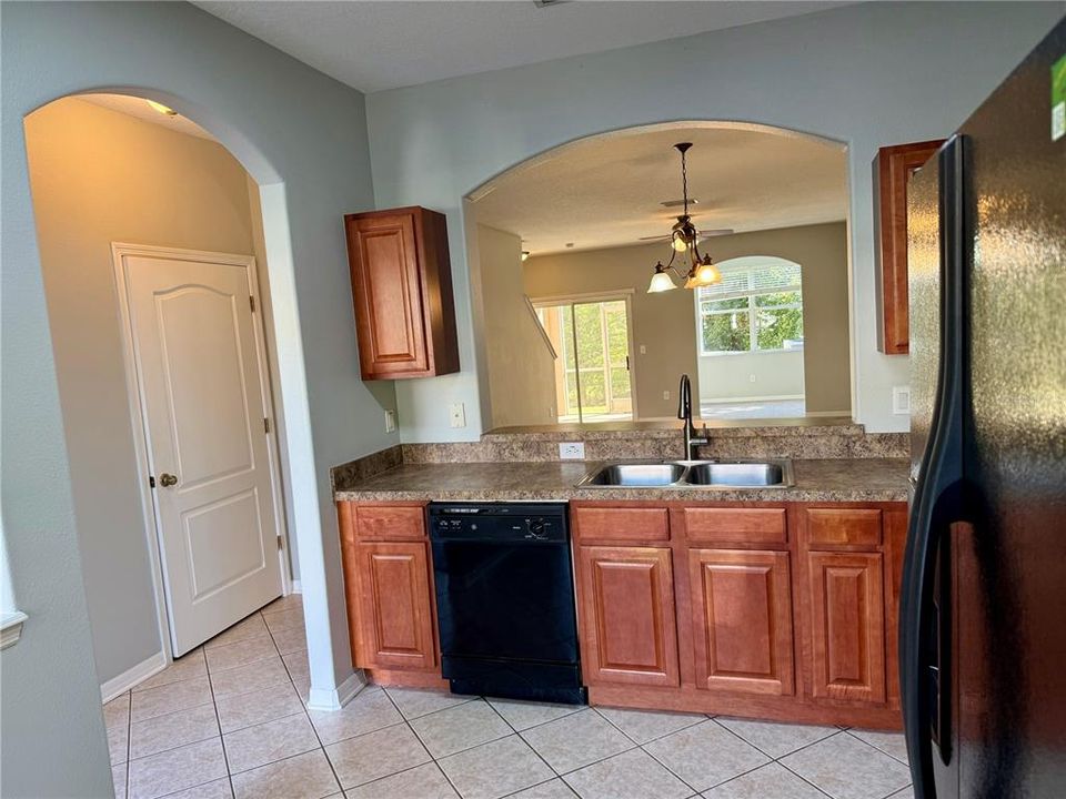 For Rent: $1,900 (2 beds, 2 baths, 1660 Square Feet)