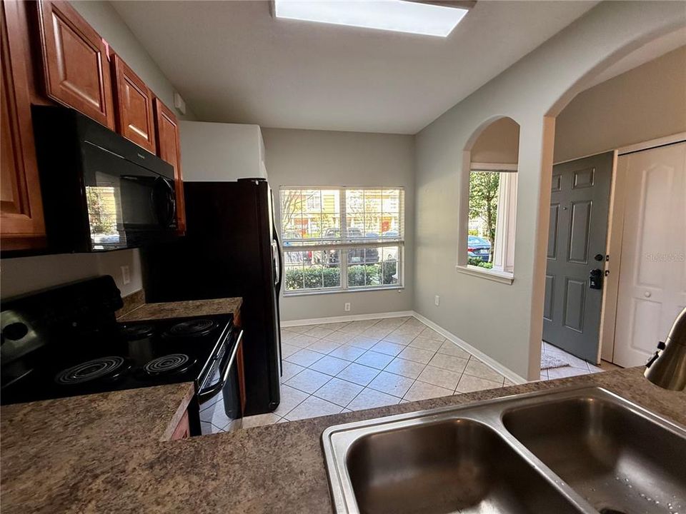 For Rent: $1,900 (2 beds, 2 baths, 1660 Square Feet)