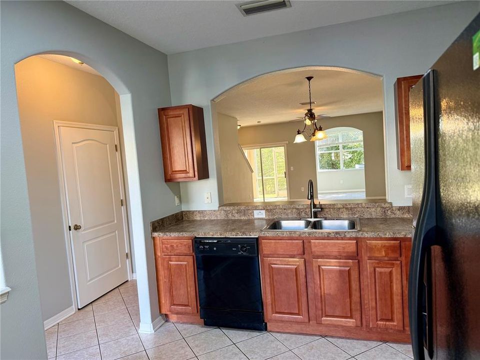 For Rent: $1,900 (2 beds, 2 baths, 1660 Square Feet)