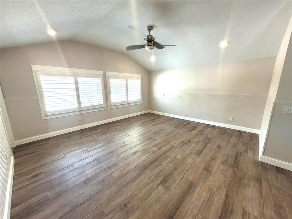 出租: $1,750 (0 贝兹, 1 浴室, 500 平方英尺)