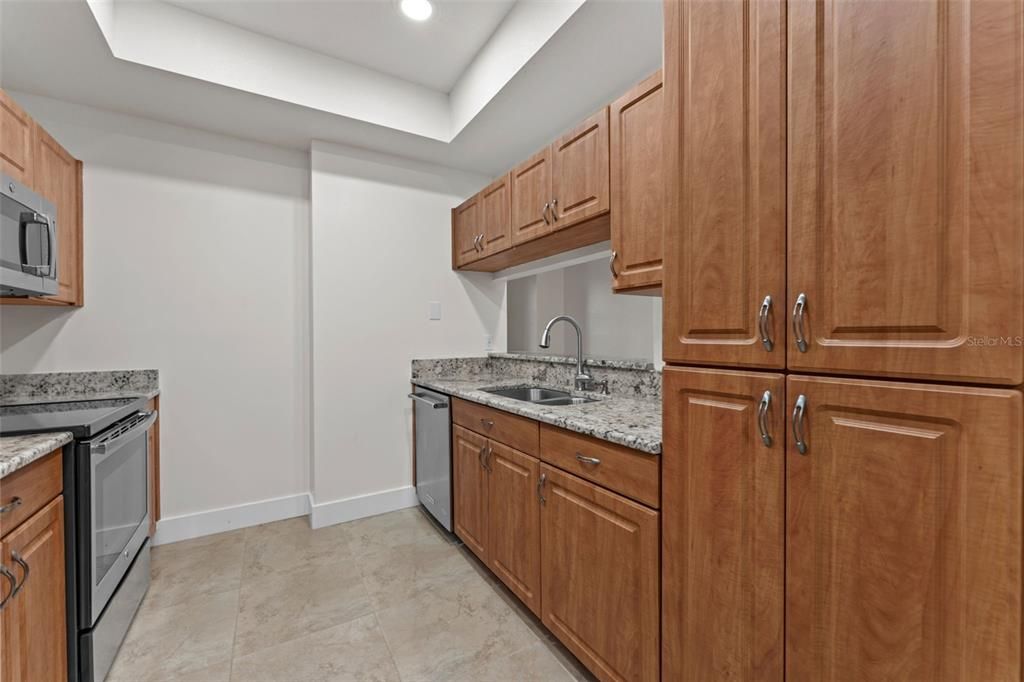 出租: $3,000 (3 贝兹, 2 浴室, 1450 平方英尺)