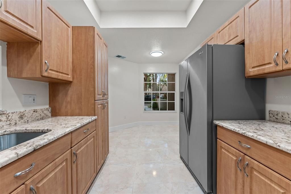 出租: $3,000 (3 贝兹, 2 浴室, 1450 平方英尺)