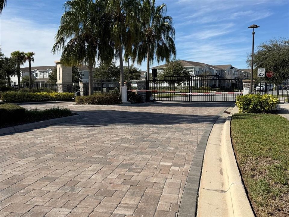 Под контрактом: $2,900 (3 спален, 2 ванн, 1712 Квадратных фут)