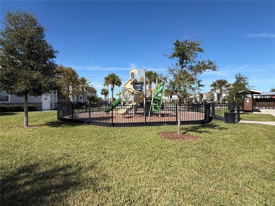 Под контрактом: $2,900 (3 спален, 2 ванн, 1712 Квадратных фут)