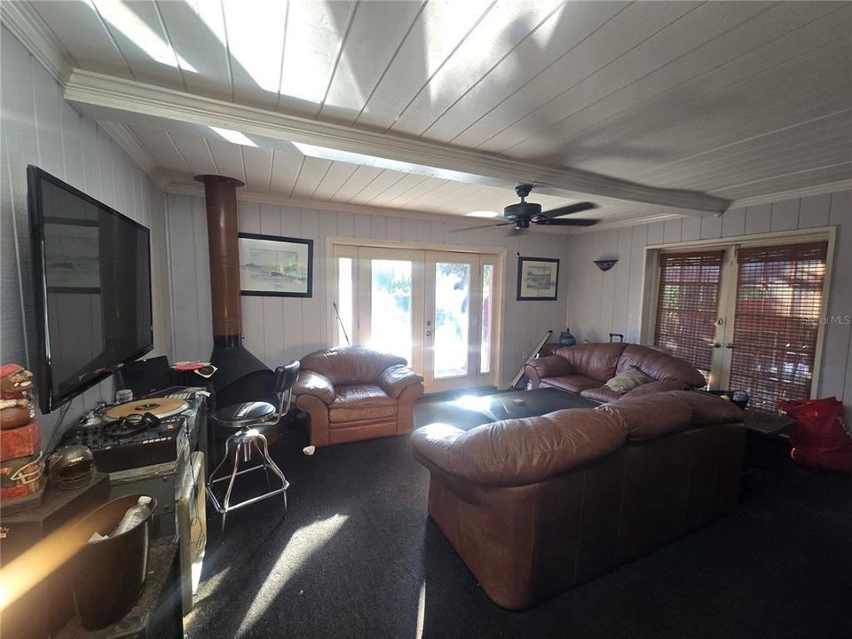 合同活跃: $390,000 (3 贝兹, 2 浴室, 1583 平方英尺)