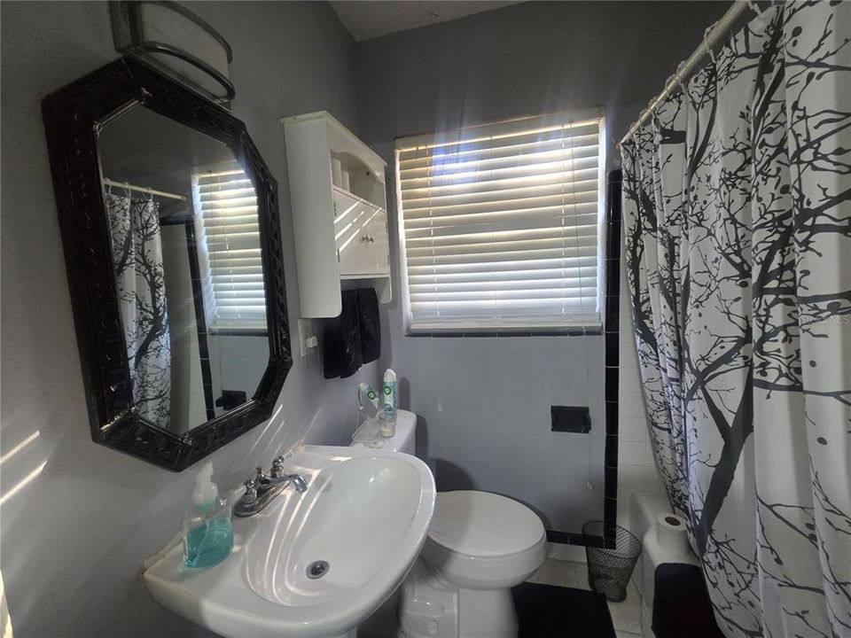 合同活跃: $390,000 (3 贝兹, 2 浴室, 1583 平方英尺)