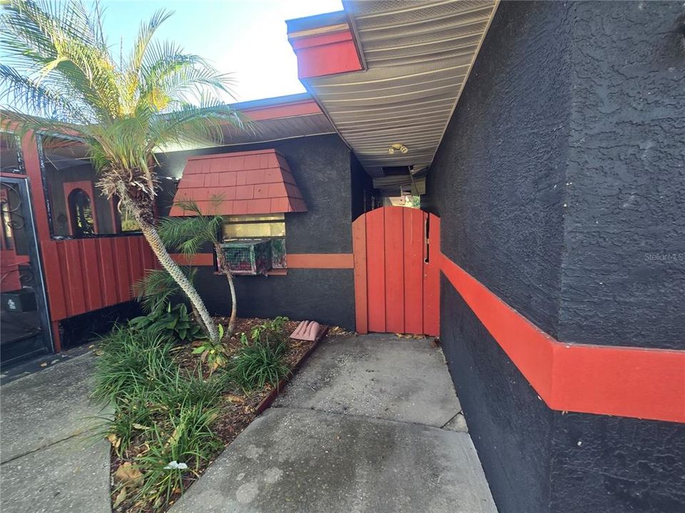 合同活跃: $390,000 (3 贝兹, 2 浴室, 1583 平方英尺)