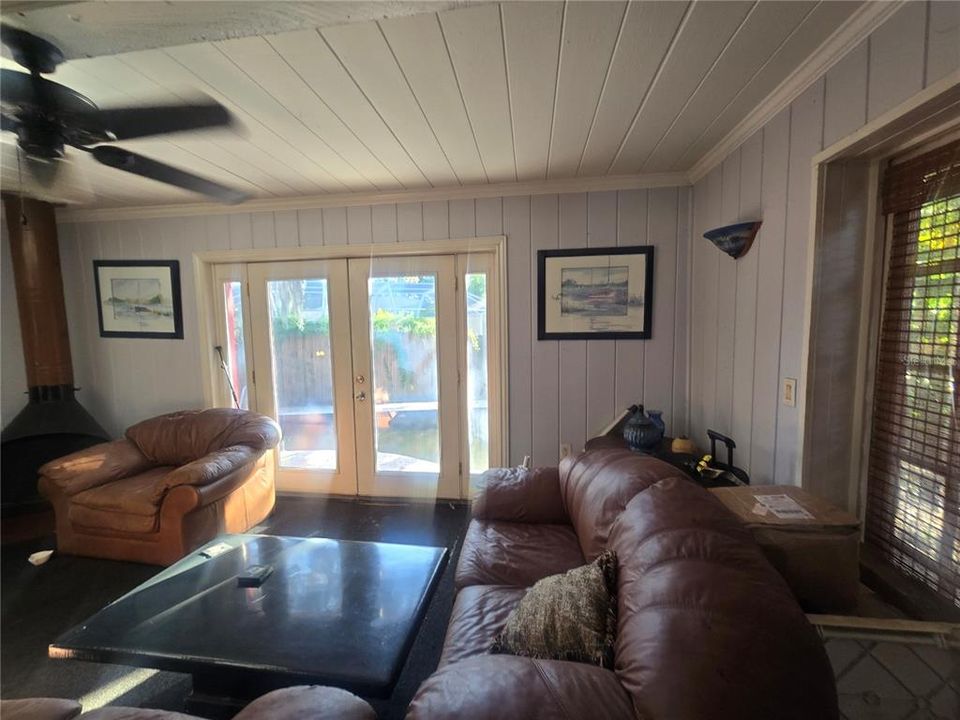 合同活跃: $390,000 (3 贝兹, 2 浴室, 1583 平方英尺)